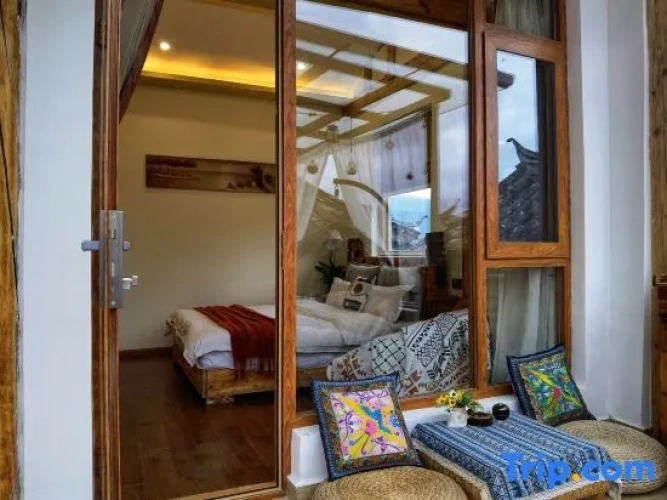 Sextuple Suite with courtyard view