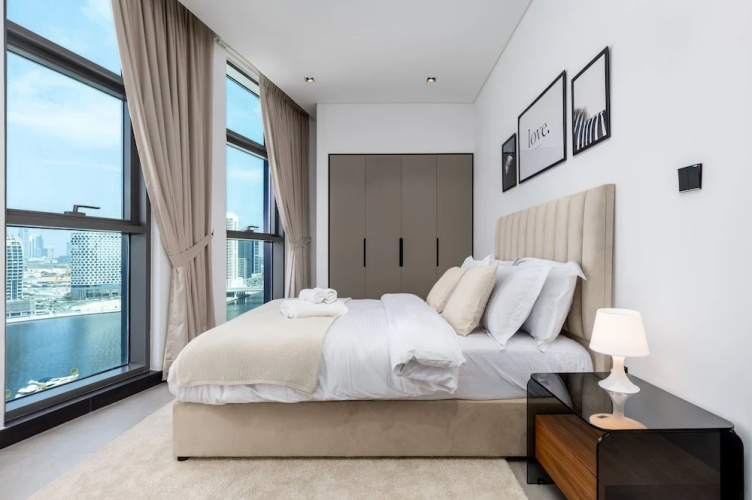 Waves - Urban Retreat Waterfront Elegance at 15 Northside