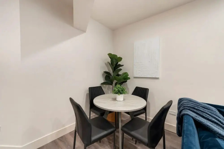 Luxury 2BR 2BA in Wicker Park