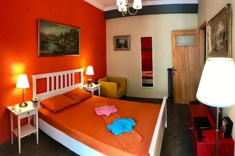 Central Stylish 1 Double Bed Flat