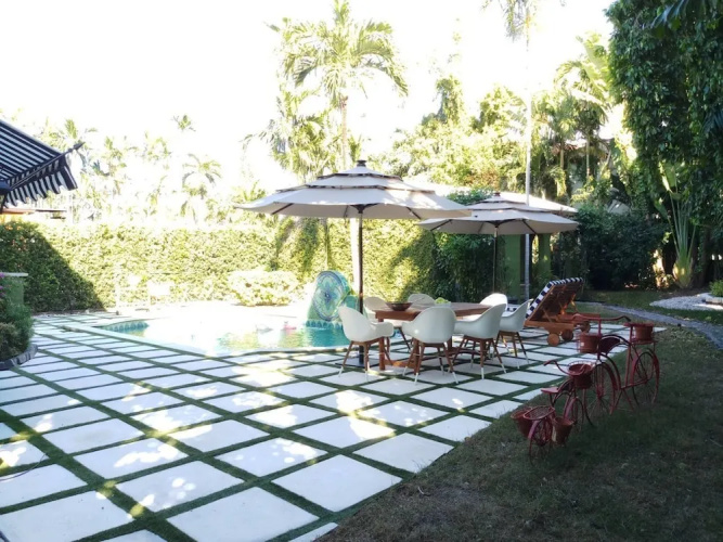 Cottage With Luxury Pool Near Beach