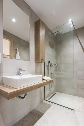 Mikes Beach Apartments & Studios