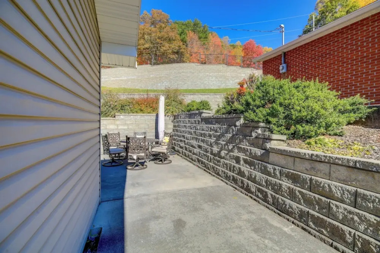 Laptop-friendly Appalachian Mountain Retreat!