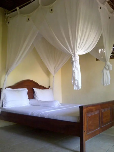 Romeo Beachfront Bungalow