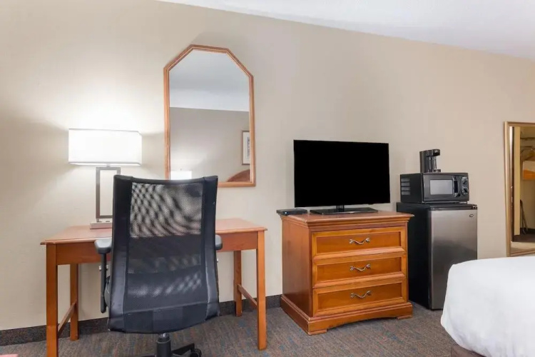 Lebossier Hotel