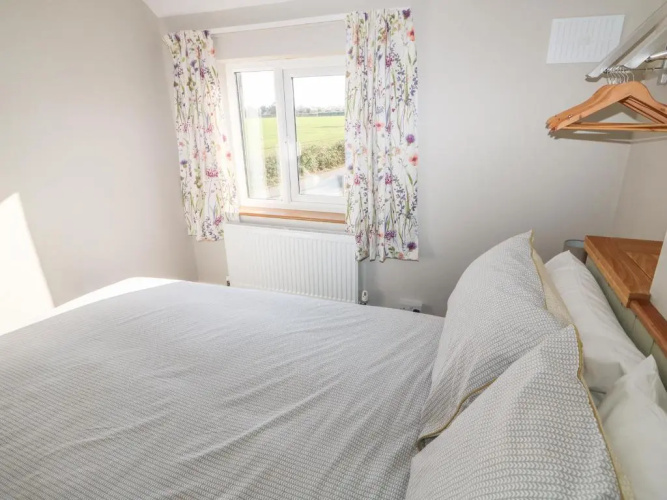 27 Whitegates