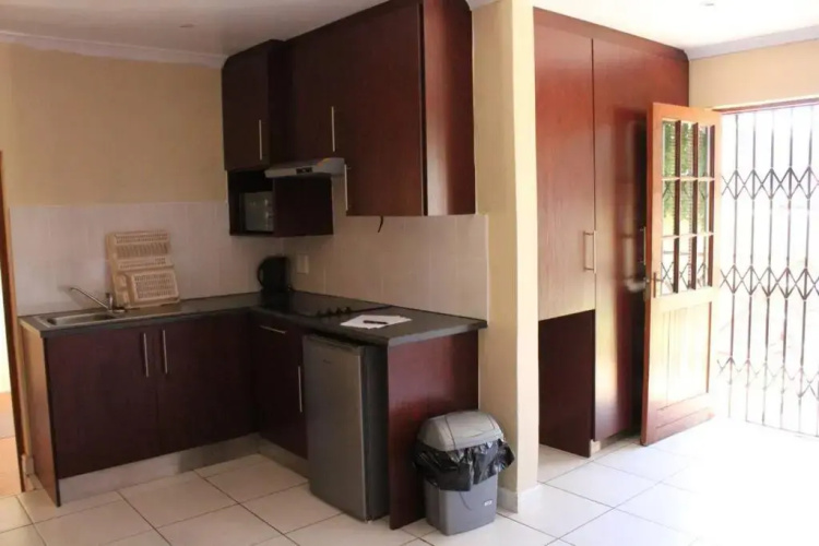 Classic Cape Dutch Studio Apartment