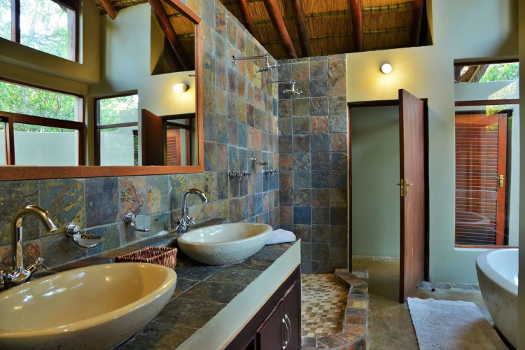 Black Rhino Game Lodge