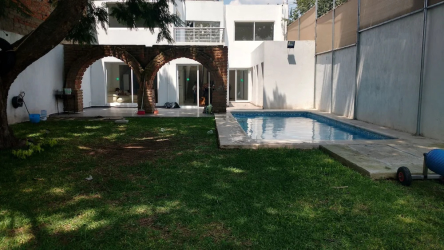 Hermosa casa con jardin y alberca
