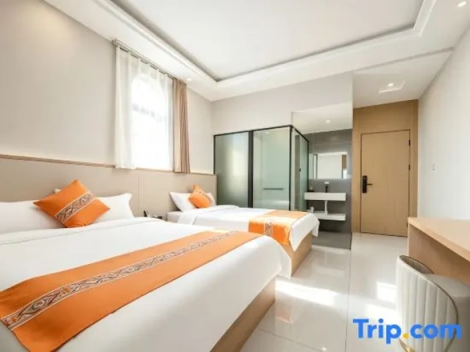 4 Bedrooms Villa with lake view