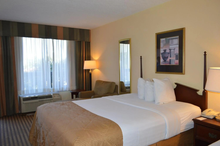 Opal Hotel & Suites