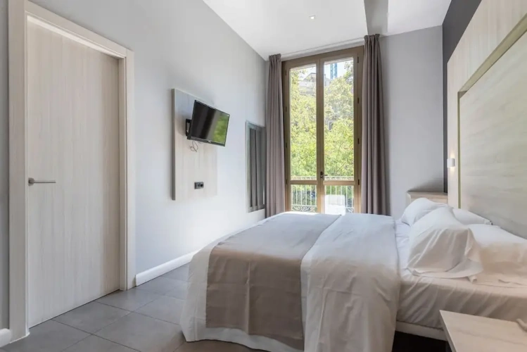 1 Bedroom Standard Double room with balcony and with city view