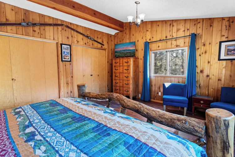 Knotty Hideaway