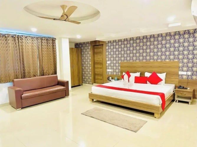 Junior Suite with balcony and with city view
