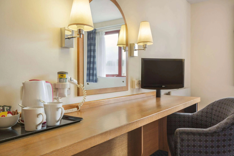 Days Inn by Wyndham Magor
