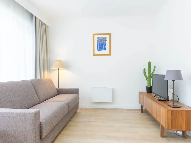 Spacious Studio Near Seafront