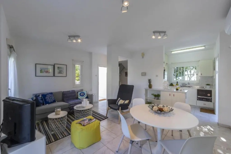 2 Bedrooms Villa