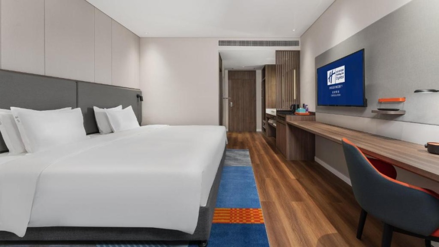 Standard Double room with city view