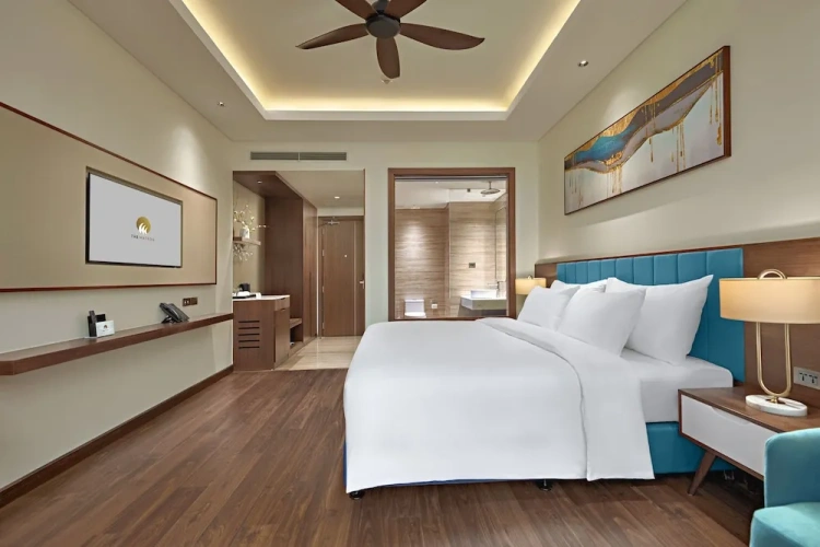 Deluxe Double room with city view