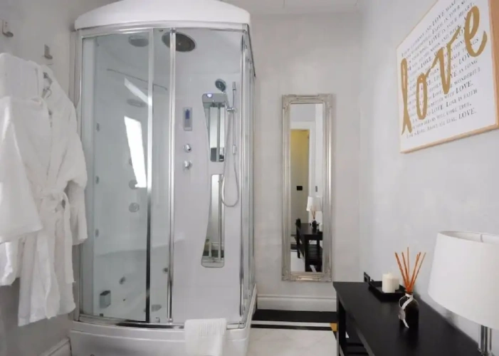 Junior Suite with balcony and with city view