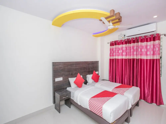 OYO 13594 Mathrushree Residency