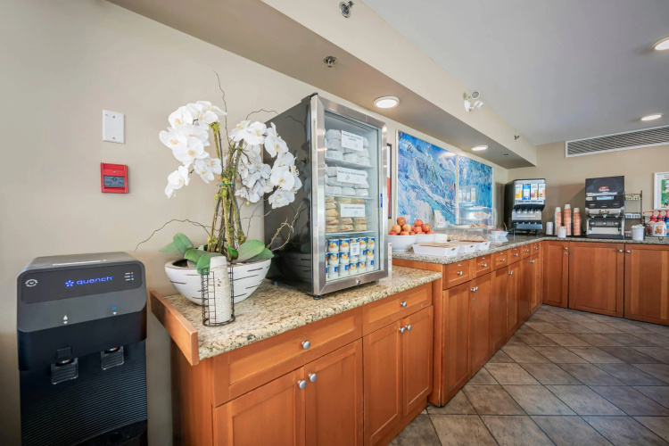 Econo Lodge Inn & Suites photo 13