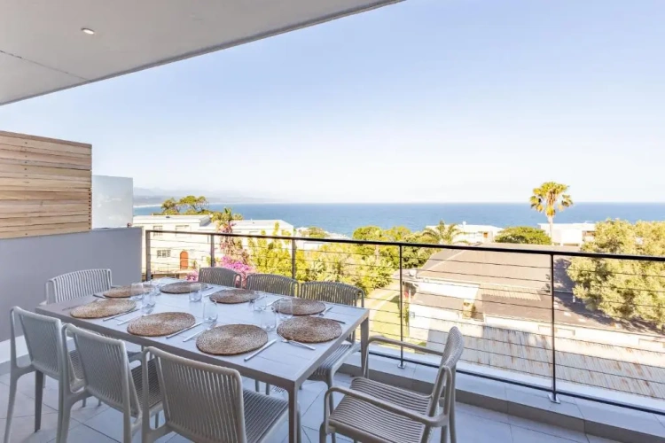 3 Bedrooms Luxury Apartment