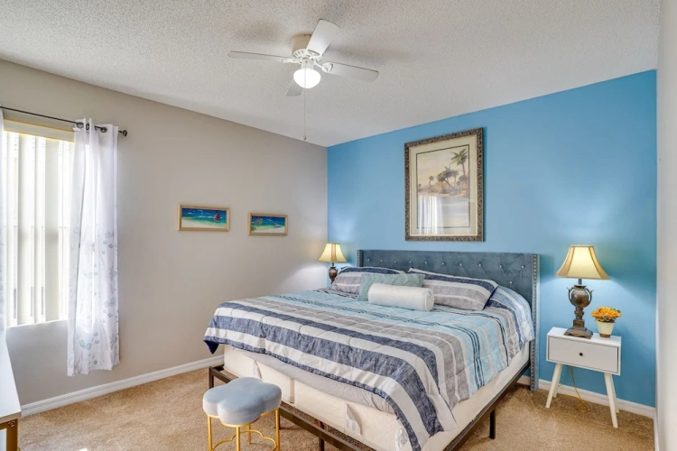 5 Bedrooms Cottage