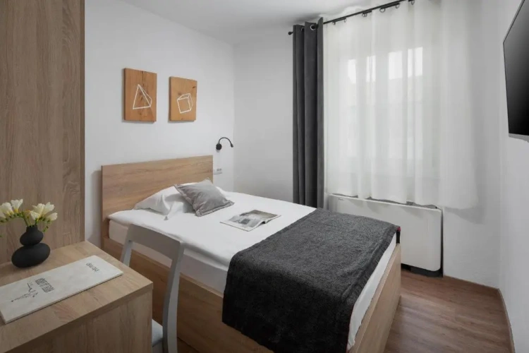 Standard Triple room with view