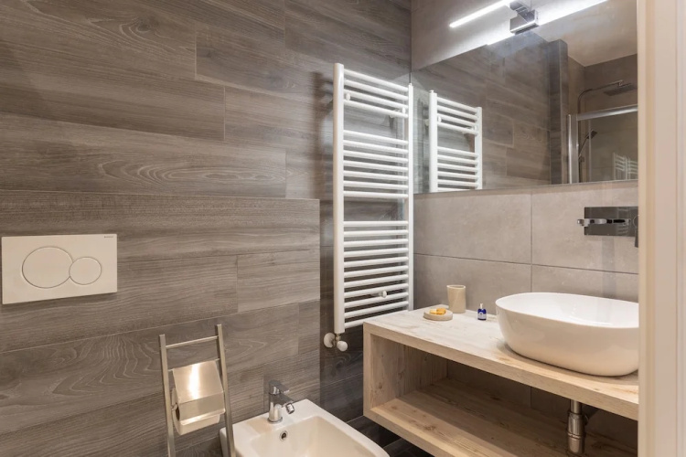 Carla's Rooms with Private Bathroom & Shared Kitchen