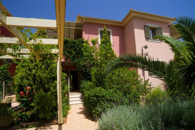 2 Bedrooms Cottage