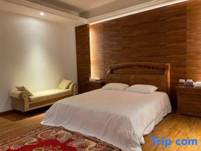 2 Bedrooms Villa