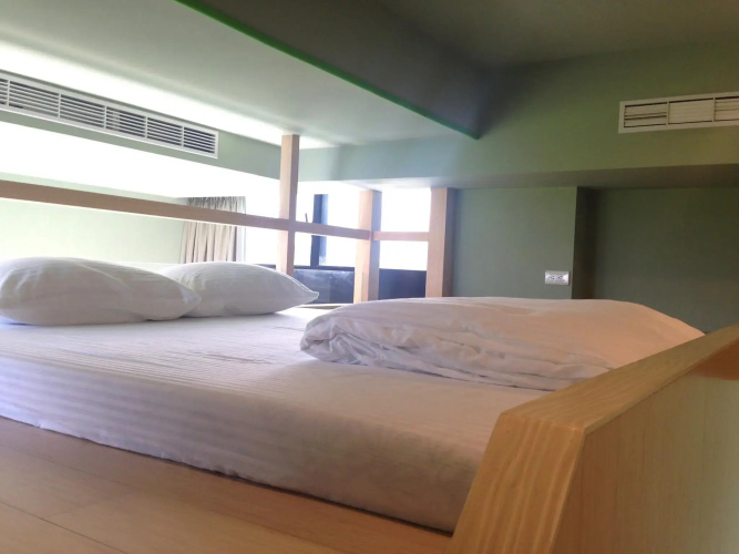 Color Hostel