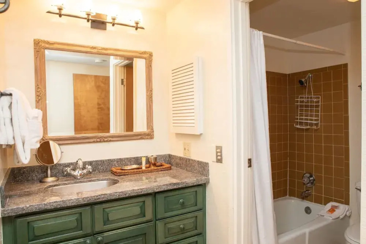 103 Fallridge Miniums 3 Bedroom Condo by RedAwning