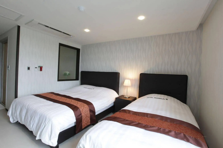 Hotel Rhangju