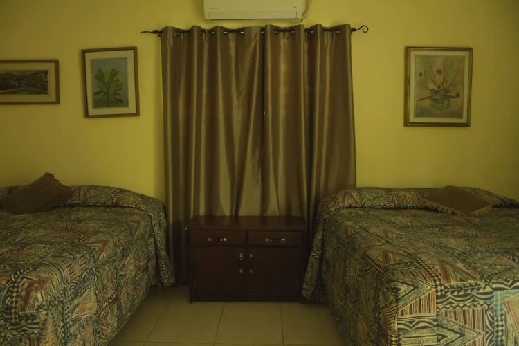 1 Bedroom Standard Quadruple Family room with balcony and with garden view