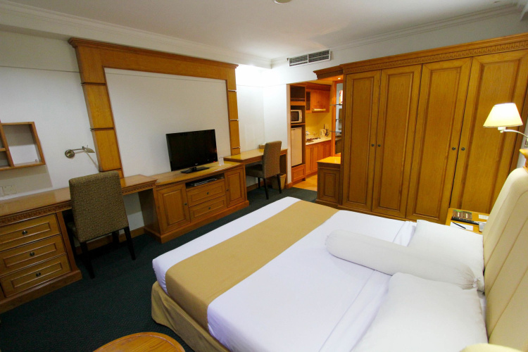 Harmoni Suites Hotel