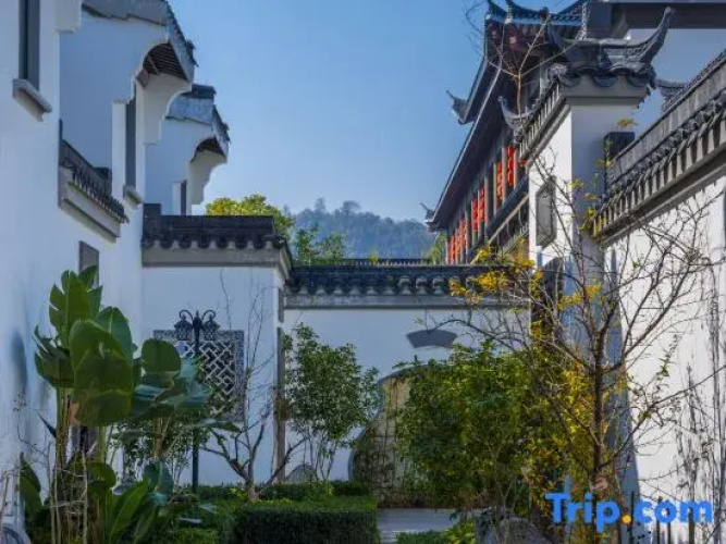 Jiuchonghu Hakka Hot Spring Courtyard