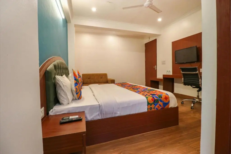 Fabhotel Lime Tree