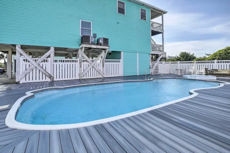 Large-group Getaway - Beachfront Home w/ Pool!