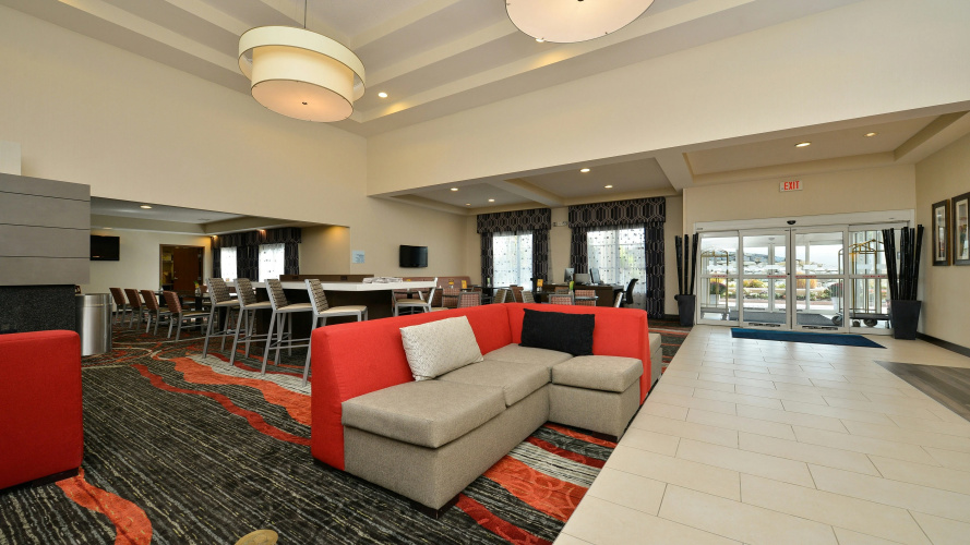 Holiday Inn Express Boston-Milford photo 17