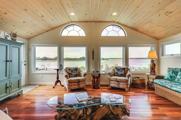 4 Bedrooms Cottage