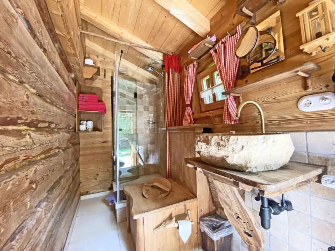 Eco-friendly Chalet Near the Lake in Asten