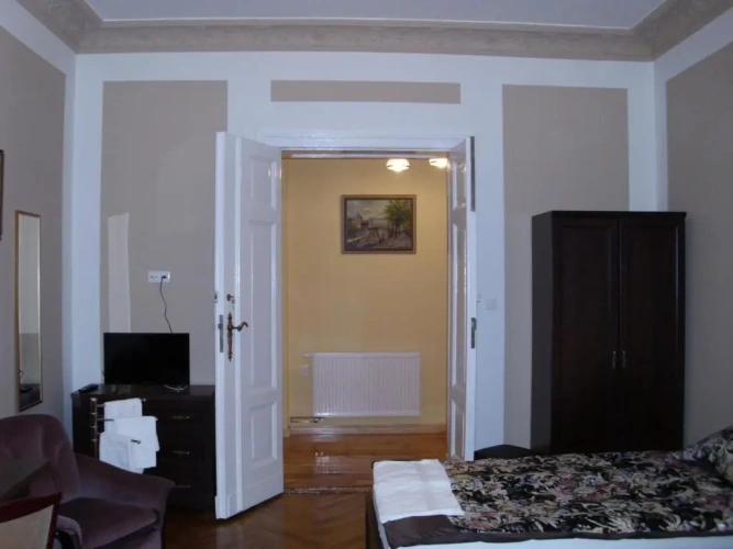 3 Bedrooms Apartment