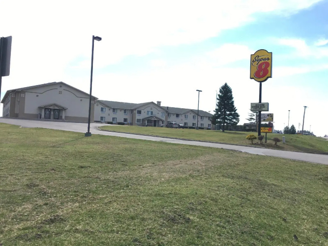 Super 8 By Wyndham Howe