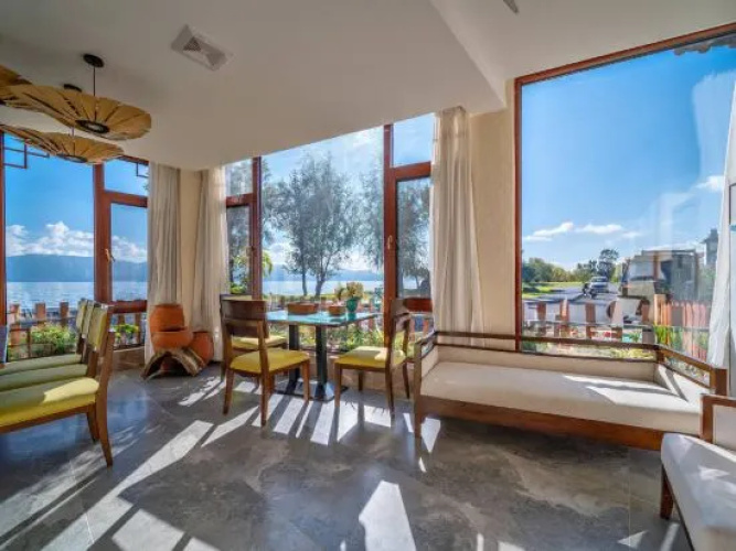 Lanshe Lake View Inn