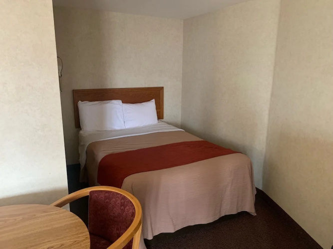 Coachman's Inn Motel