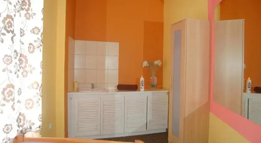 Honey Hostel