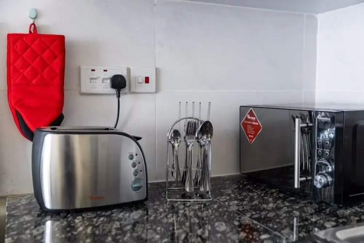 Lux Suites Silverstone Apartments
