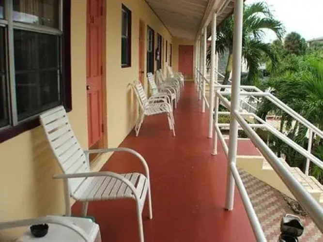 Ronny Dee Resort Motel